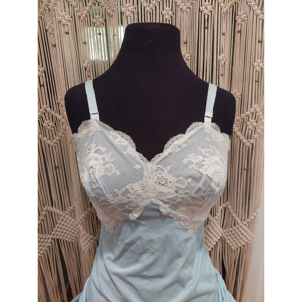 Vintage Gossard-Artemis Ice Blue Full Slip Lace Bust And Trim Size 34 Style 8047